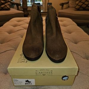 NIB L 'Artiste Boots.